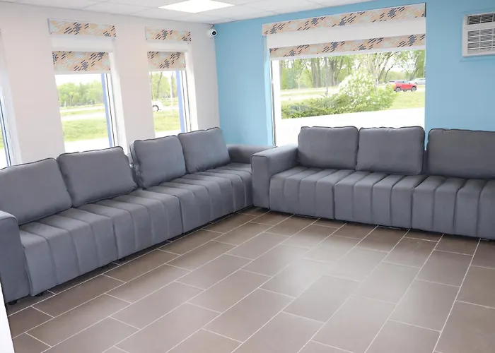 Pet Friendly hotel: Motel 6-La Crosse, Wi